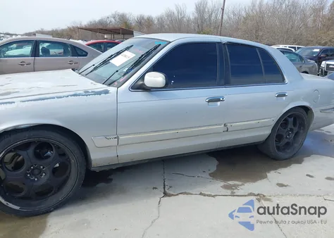 1999 Mercury Grand Marquis Gs z USA, uszkodzony, nr VIN 2MEFM74W9XX680268